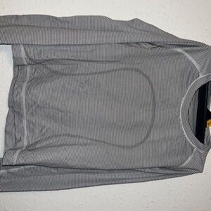 Lululemon women’s size 4 long sleeve shirt